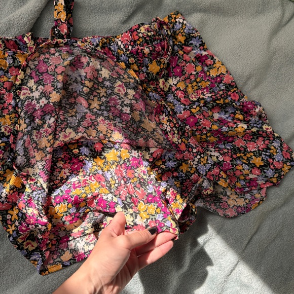 Women floral mini skirt with shorts underneath. Small - Picture 3 of 3